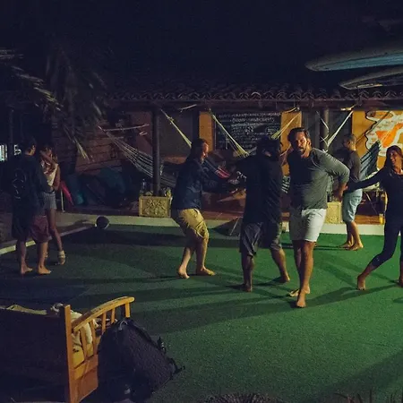 Surf House Hostel *