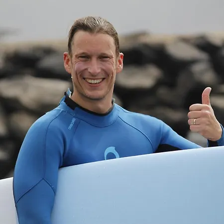 بيت شباب Surf House كالاو سالفاجي